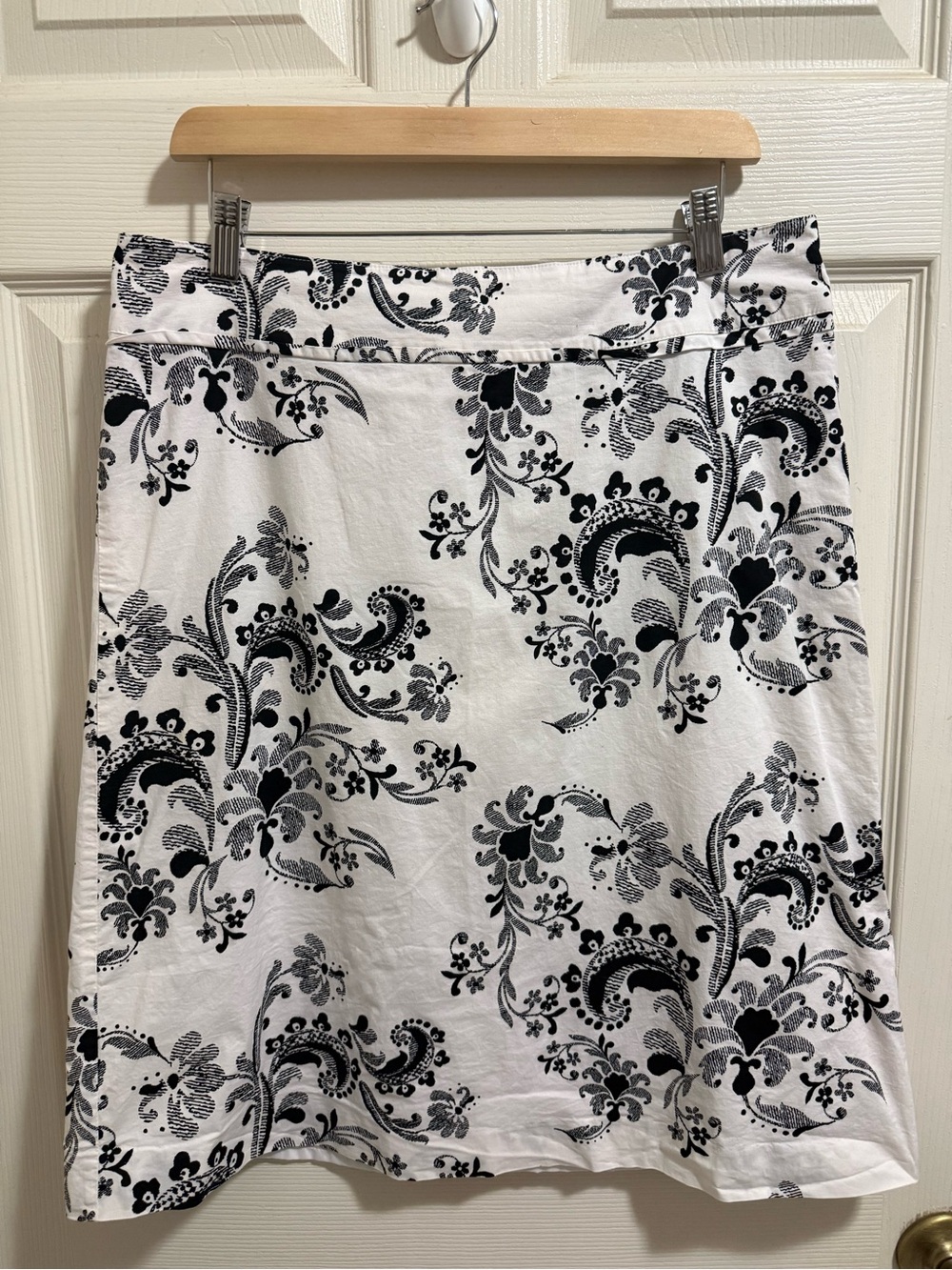 H&M White A-Line Skirt with Black Floral Print
